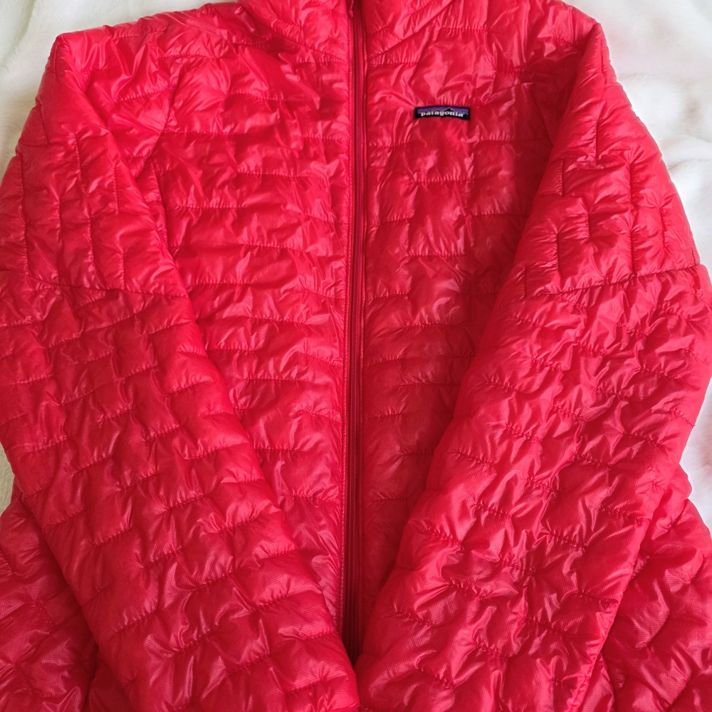 Patagonia Women's Vibrant Red Lightweight Puffer Jacket. Never Worn!